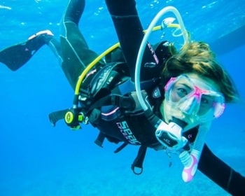 A woman scuba diving in Tenerife with GooDiving